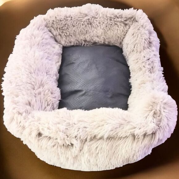 PET CENTRAL LUSCIOUS FAUX FUR PET BED Dk Gray/Light Gray - Picture 1 of 14